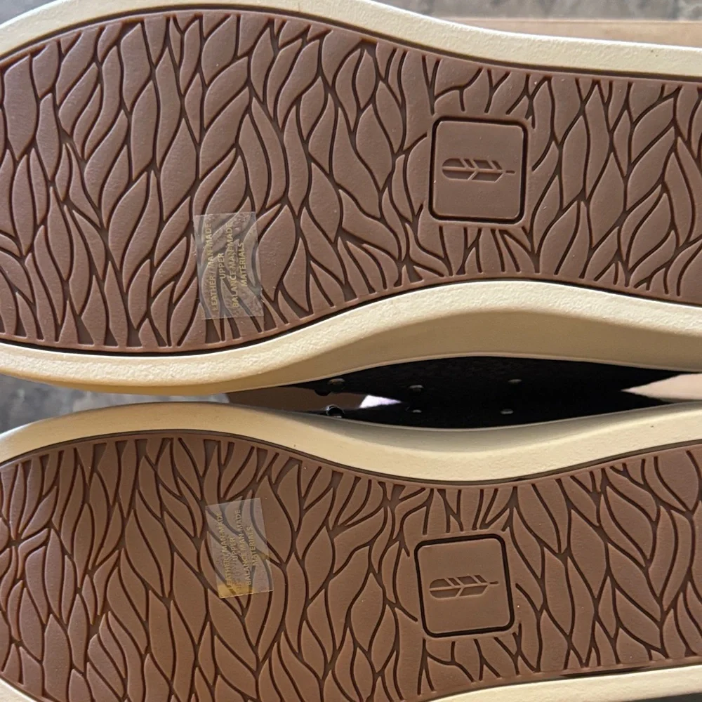 REVITALIGN Black and Cream Sneakers